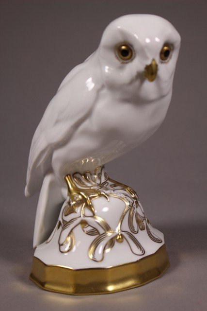Fritz Klee Hutschenreuther Porcelain Owl Figurine: Fritz Klee (German, 1916 - 1938) (Entwurf), Hutschenreuther, Selb Bavaria, marked porcelain owl figurine. Signed on bottom "Hutschenreuther" "Ableitungfur Kunst" "Entwurf Professor Fritz Klee Direktor