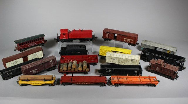 Collection of 19 Lionel Train Cars (1 of 9)