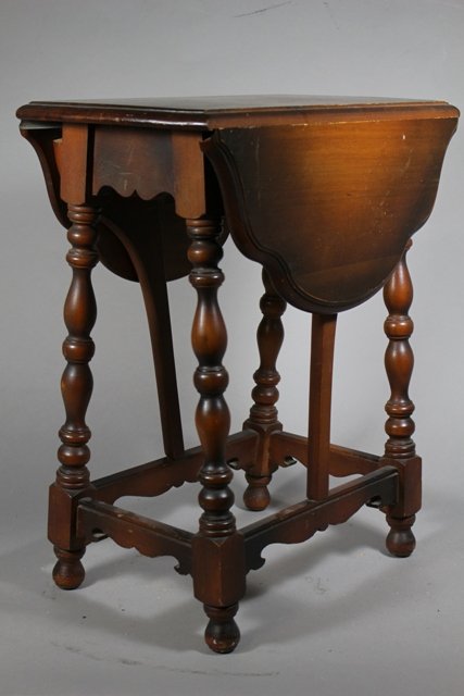 Ca. 1930's Small Drop Leaf Gate Leg Table (1 of 9)