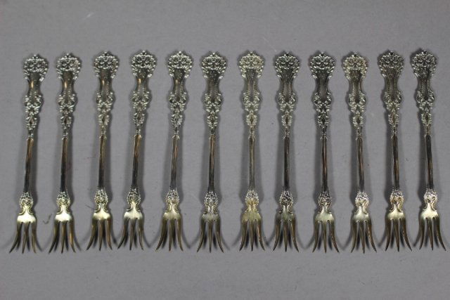 12 Whiting "Pompadour" Sterling Silver Cocktail Forks (1 of 7)