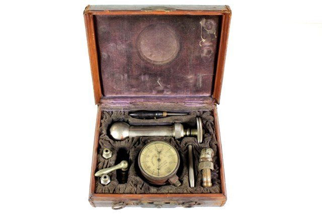 Kahlenberg Bros. Co. Steampunk Pressure Gauge in Case (1 of 4)