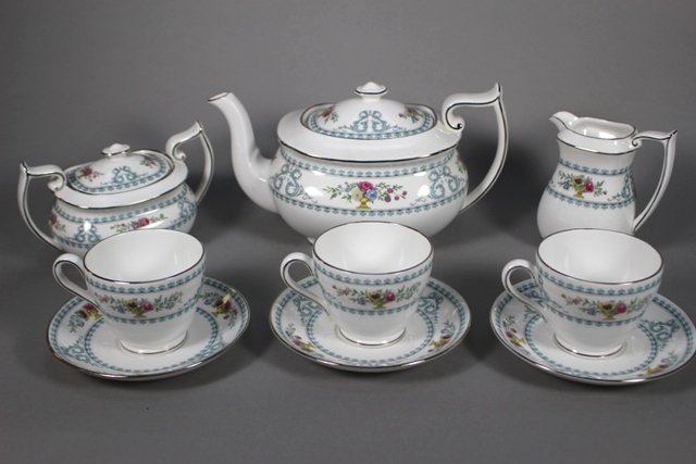 Spode China Versailles Pattern Tea Service for 12: Spode, England, fine bone china tea set, Versailles pattern after c. 1821 Spode original design. Full service for 12 including: 12 tea cups, 12 saucers, lidded sugar bowl, creamer and teapot. Teapot