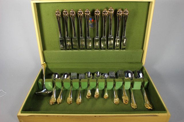 Oneida Stainless Flatware Set with Gold Floral Accents (1 of 6)