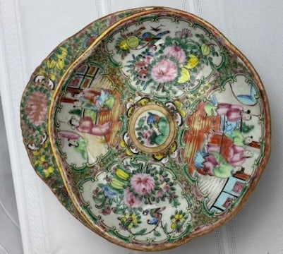 19th Century, Chinese Rose Medallion Porcelain Shrimp Dish (1 of 4)