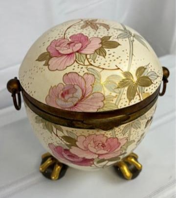 Doulton Three Footed Egg Shaped Tobacco Jar England (1 of 4)