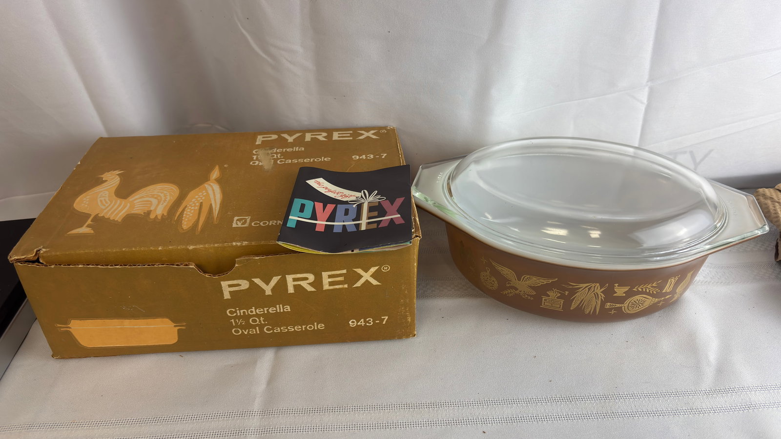 Pyrex New In Box Vintage Casserole Dish with Booklet 1.5 QT, "Cinderella" Pattern: Pyrex New In Box Vintage Casserole Dish with Booklet -