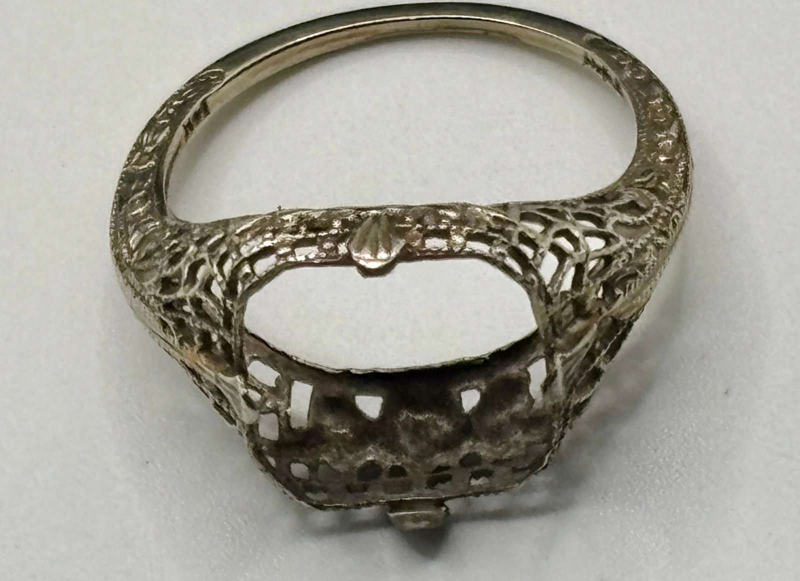 14K White Gold Antique Filigree Ring (Setting) weighs 1.6g (1 of 2)