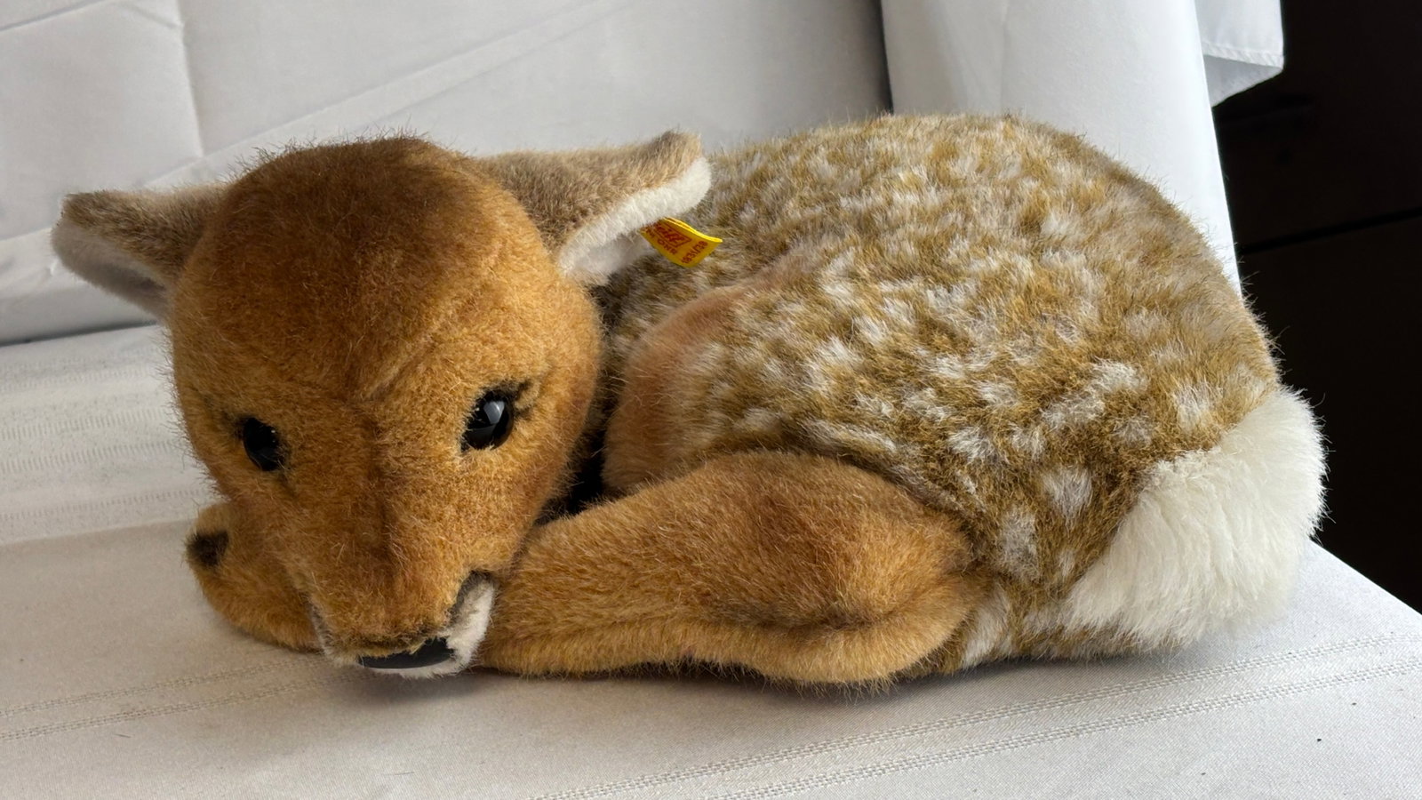 Vintage Steiff Lorli Fawn Laying Down Spotted Deer Ear Tag 1831/38 Curled Up: Vintage Steiff Lorli Fawn Laying Down Spotted Deer Ear Tag 1831/38 Curled UpIn excellent pre-owned condition. Was meticulously cared for over the years by original owners.