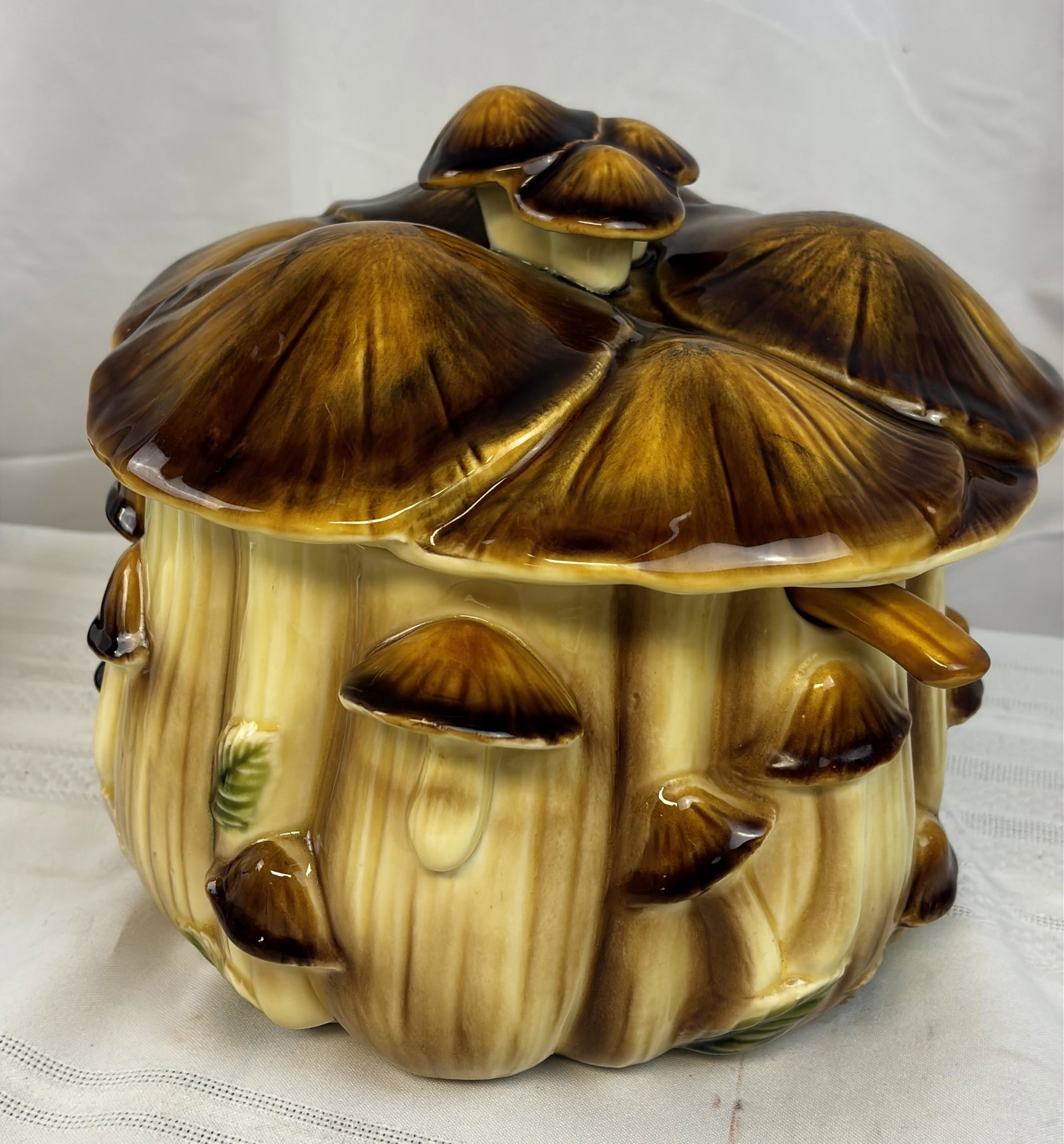 MCM Fabulous Mushroom Soup Terrine with Ladle - Made in Japan. Has lid & ladle. Rich glaze. (1 of 7)