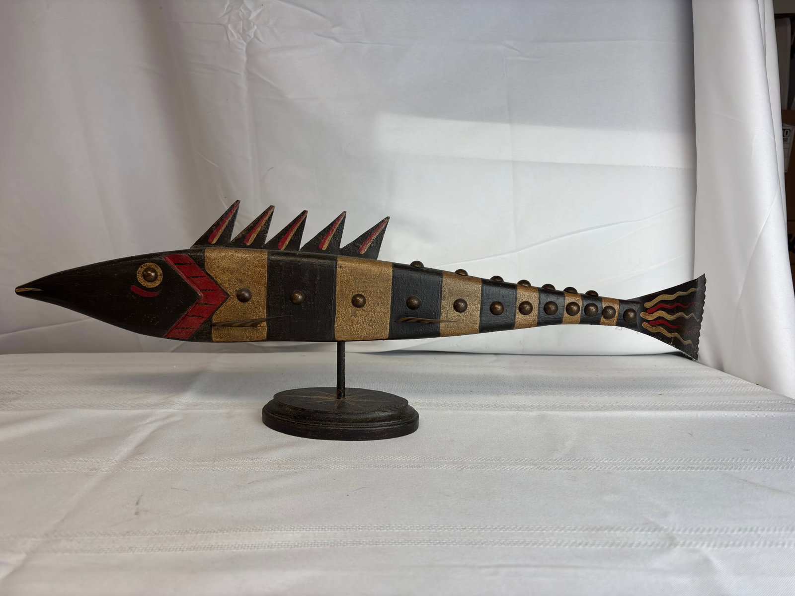 Neat Folk Art Fish: In excellent condition. Signed by artist on bottom.