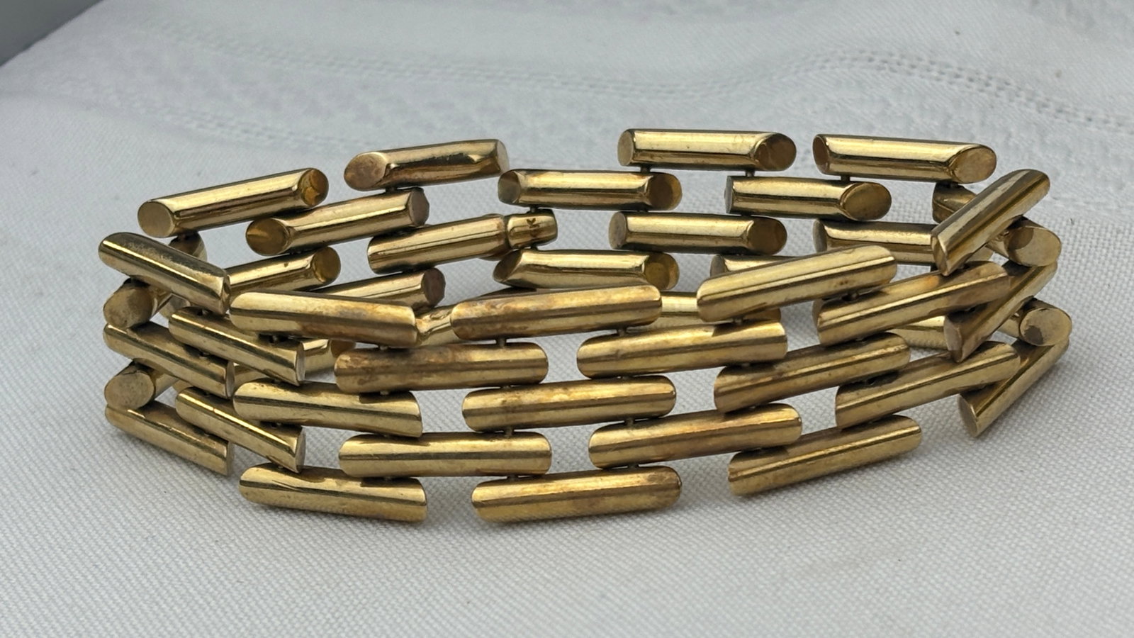 Lovely Vintage 14K Yellow Angled Tube Link Wide Bracelet, 38g, with Clasp: Lovely 14K Yellow Angled Tube Link Wide Bracelet, 38g, marked 14K. See pictures for details.