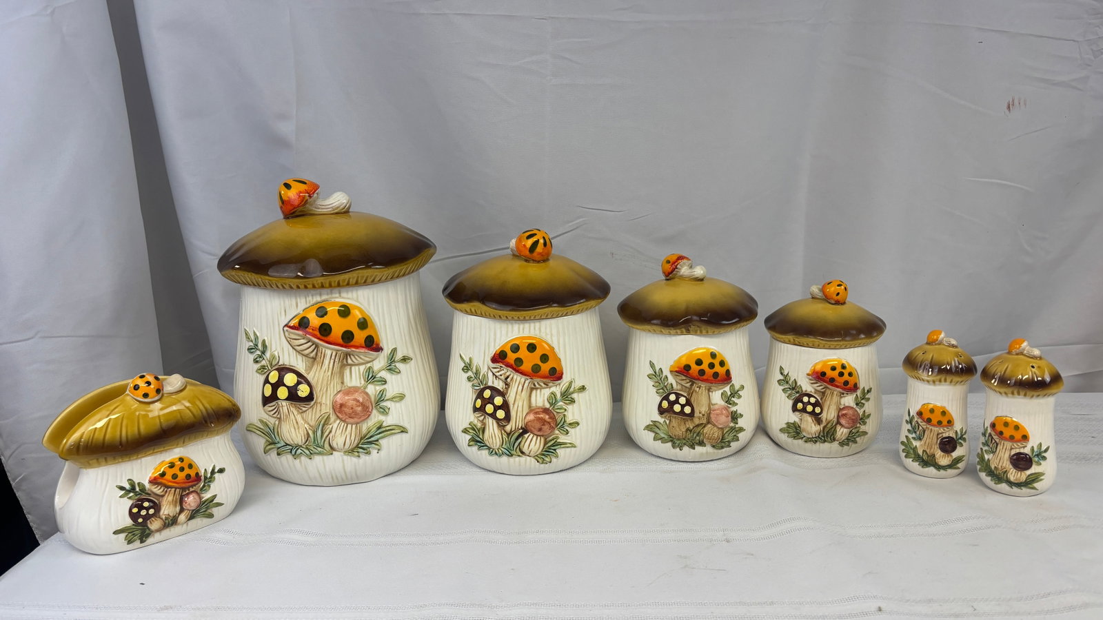 7 Piece Merry Mushroom Set - 4 Canisters, Napkin Holder, & Salt/Pepper Shakers (1 of 5)