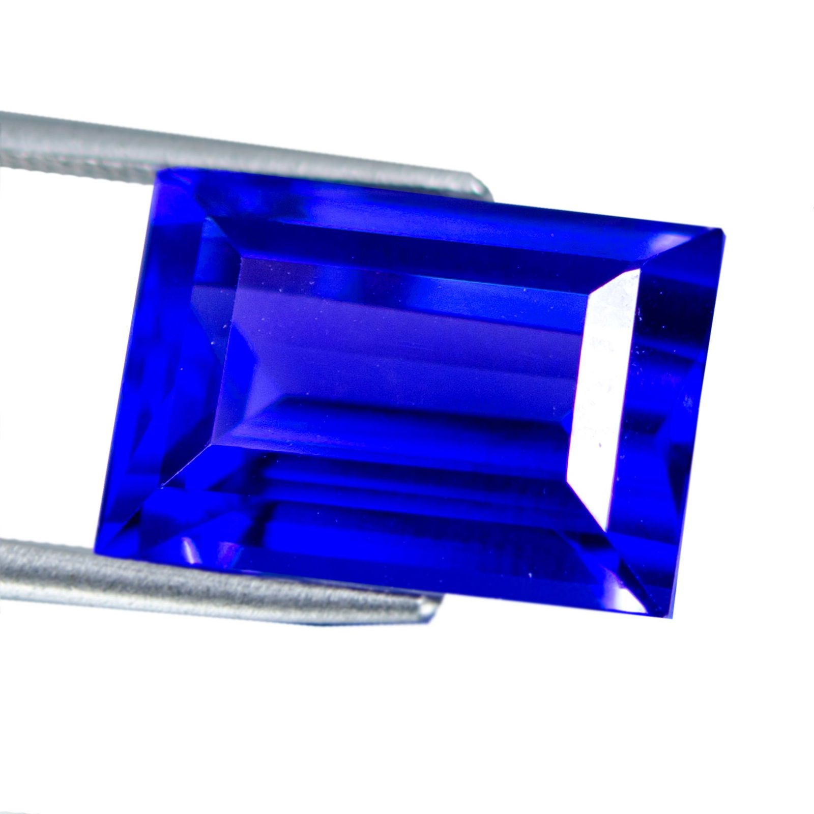 16.86 cts GIA Certified Tanzanite: Collector-grade 16.86 cts GIA Tanzanite (GIA certified) with excellent luster and refined make. Suited for a investment collection piece; perfect for a one-of-a-kind creation.