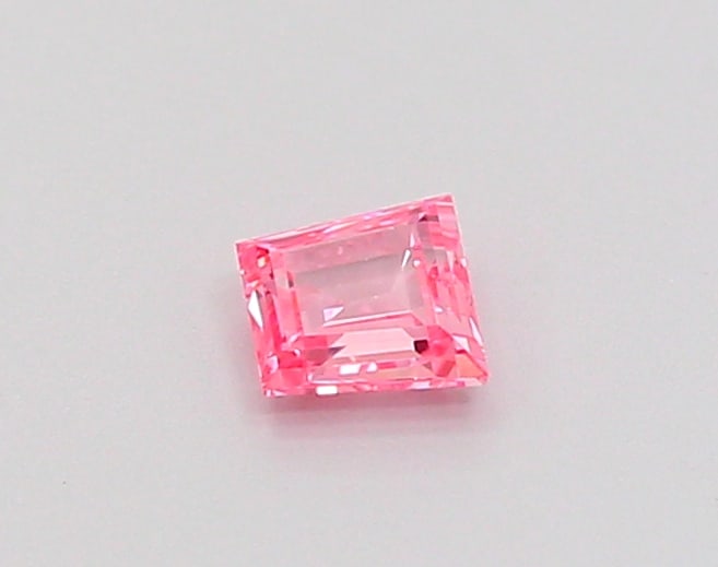 0.17 Lab Grown Diamond FANCY VIVID PINK TRAPEZOID Shape: A striking a 0.17 ct lab-grown diamond in Fancy Vivid Pink, cut with a structured trapezoid profile. Perfect for a modern bespoke piece, this stone delivers high-saturation color that stands out beaut