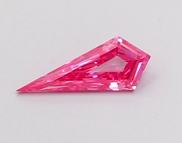 0.21 Lab Grown Diamond FANCY VIVID PINK KITE Shape: A refined a 0.21 ct lab-grown diamond in Fancy Vivid Pink, cut with a sharp, modern kite silhouette. Well-suited to a statement ring, this stone delivers high-saturation color that stands out beautifu