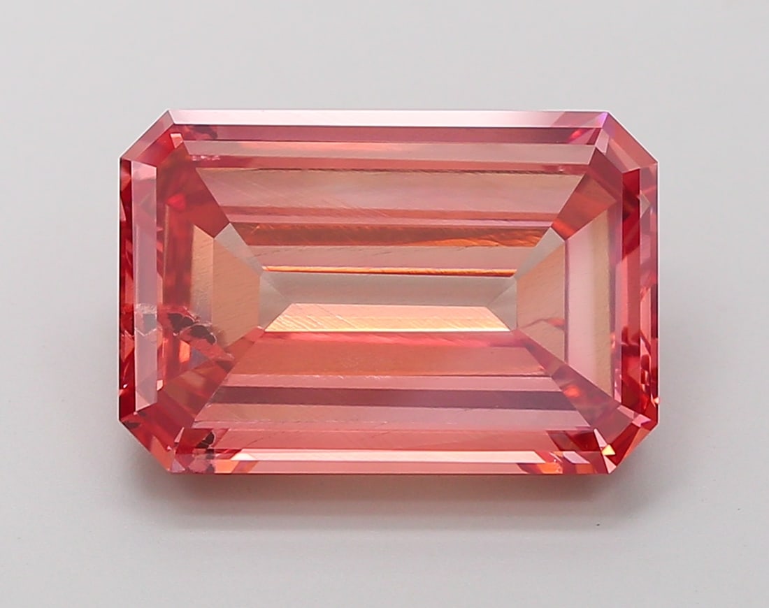 7.81 Lab Grown Diamond FANCY VIVID PINK EMERALD Shape: A striking a 7.81 ct lab-grown diamond in Fancy Vivid Pink, cut with a sleek step-cut look. Perfect for a modern bespoke piece, this stone delivers high-saturation color that stands out beautifully an