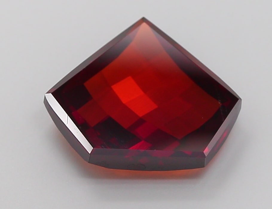 3.39 Lab Grown Diamond FANCY VIVID RED OTHER Shape: A beautifully crafted a 3.39 ct lab-grown diamond in Fancy Vivid Red, cut with a unique specialty shape. Designed for a vintage-inspired design, this stone delivers high-saturation color that stands o