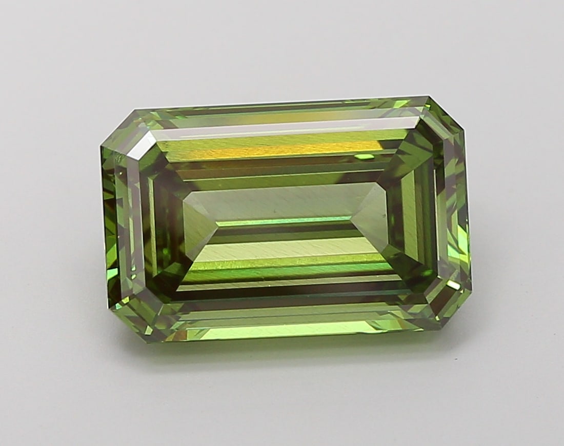 5.81 Lab Grown Diamond FANCY VIVID GREEN EMERALD Shape: Featuring a 5.81 ct lab-grown diamond in Fancy Vivid Green, cut with clean step facets and mirror-like flashes. A great choice for a minimalist setting, this stone delivers high-saturation color that