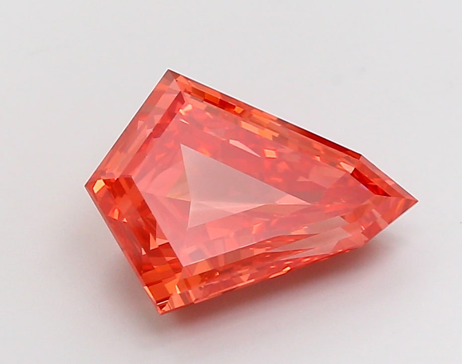 7.52 CTS IGI CERTIFIED LAB GROWN DIAMOND HEXAGONAL SHAPE FANCY VIVID PINK VS1: IGI Certified lab-grown diamond. A statement in geometry and color, this 7.52-carat hexagonal Fancy Vivid Pink gem is breathtaking. Ideal for couture jewelry and bespoke creations.