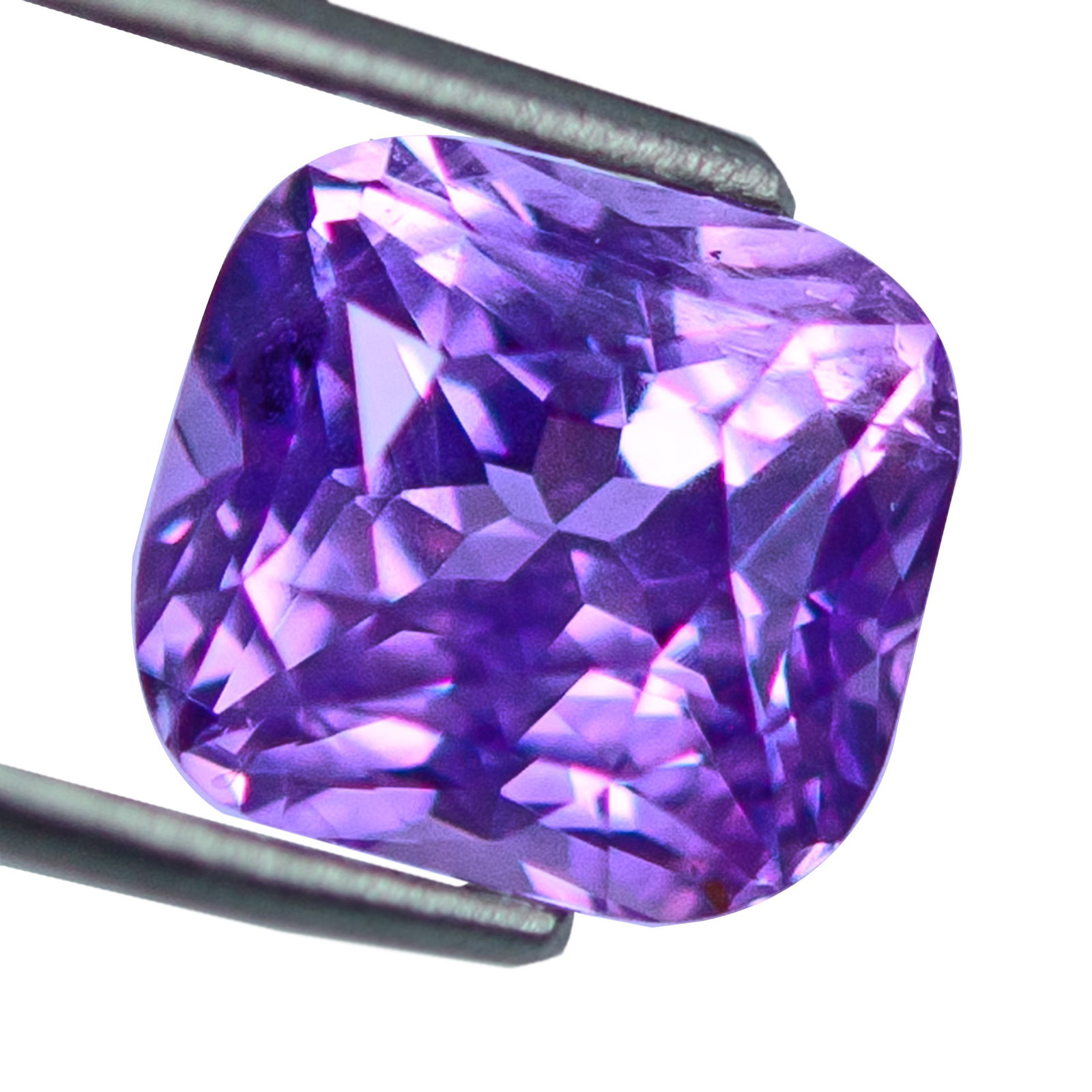 5.27 Cts GUILD Gem Certified Unheat Sapphire: GUILD-certified unheated sapphire, prized for natural color; 5.27 cts, measurement 9 × 8 × 6 mm.
