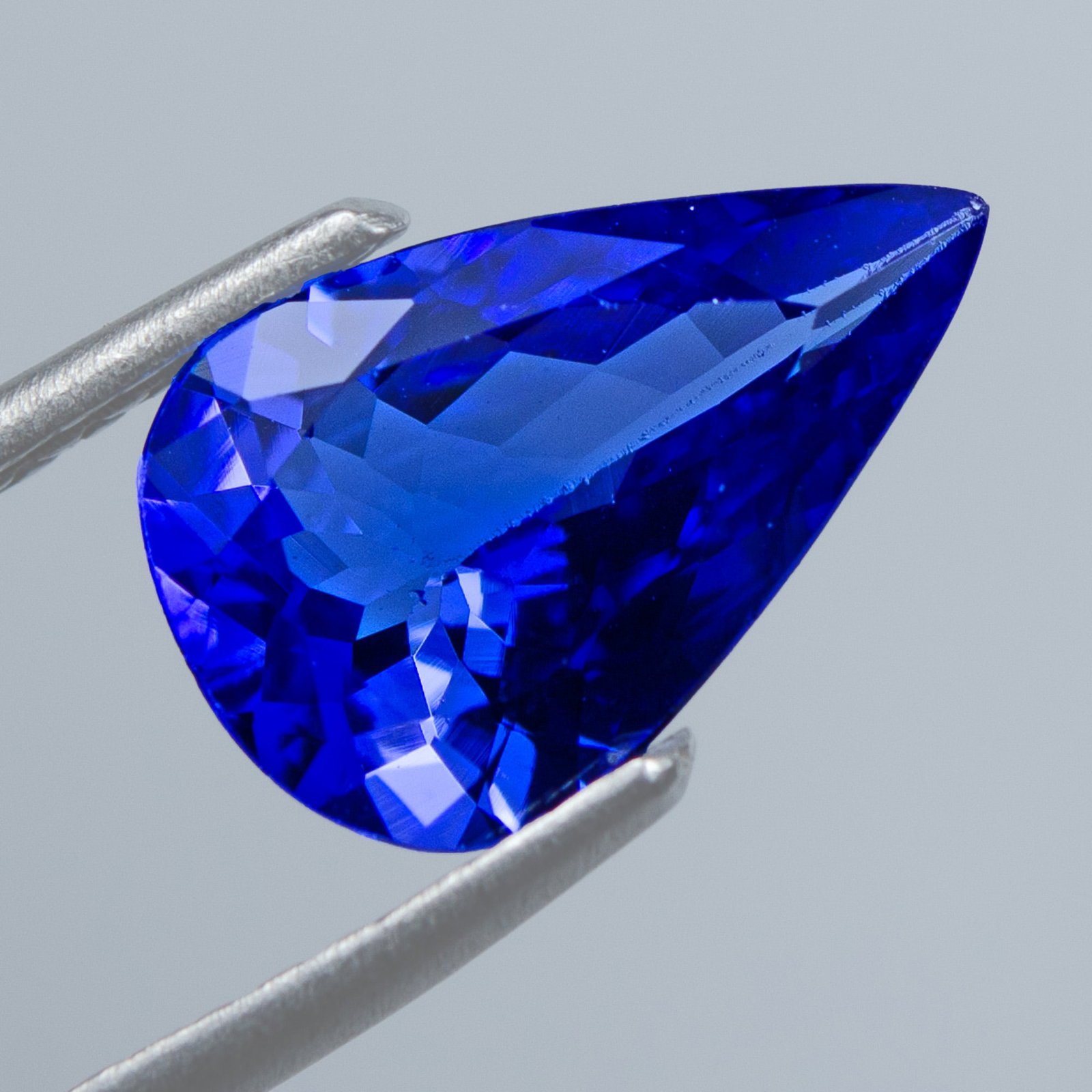 Blue Tanzanite - 2.21 ct - International Gemological Institute (IGI) (1 of 6)