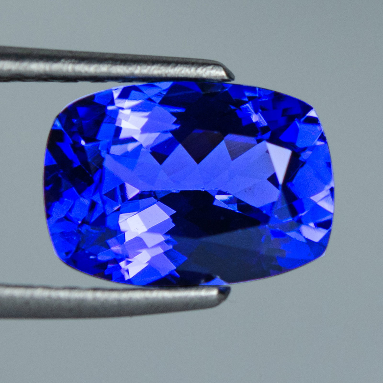 Blue Tanzanite - 3.65 ct - International Gemological Institute (IGI) (1 of 6)
