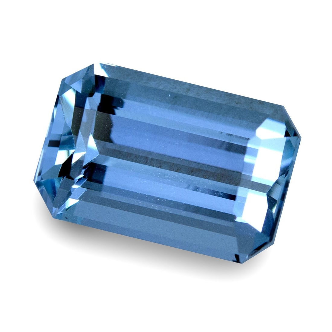 Aquamarine - 5.28 ct - International Gemological Institute (IGI): Aquamarine - 5.28 ct - International Gemological Institute (IGI). Natural 5.28 ct Aquamarine loose gemstone, IGI-certified. Serene sea-blue Aquamarine with excellent transparency and sparkling clarity