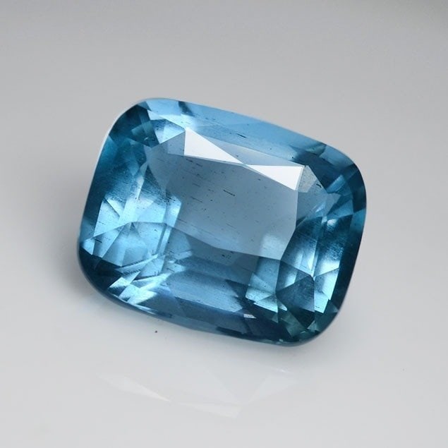Blue Aquamarine - 11.12 ct - Gemological Institute of America (GIA): Blue Aquamarine - 11.12 ct - Gemological Institute of America (GIA). Natural 11.12 ct Aquamarine loose gemstone, GIA-certified. Serene sea-blue Aquamarine with excellent transparency and sparkling cla