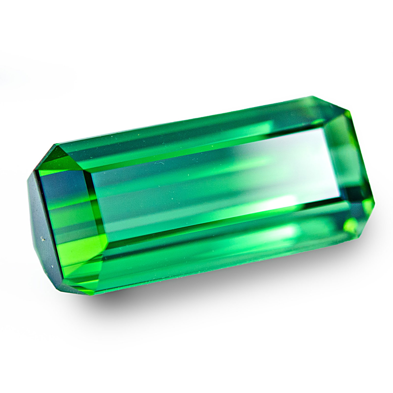 Green Tourmaline - 32.665 ct - Bellerophon Gemlab: Green Tourmaline - 32.665 ct - Bellerophon Gemlab. Natural 32.665 ct Tourmaline loose gemstone, Bellerophon Gemlab-certified. Vibrant multicolor or single-color Tourmaline with excellent clarity and b