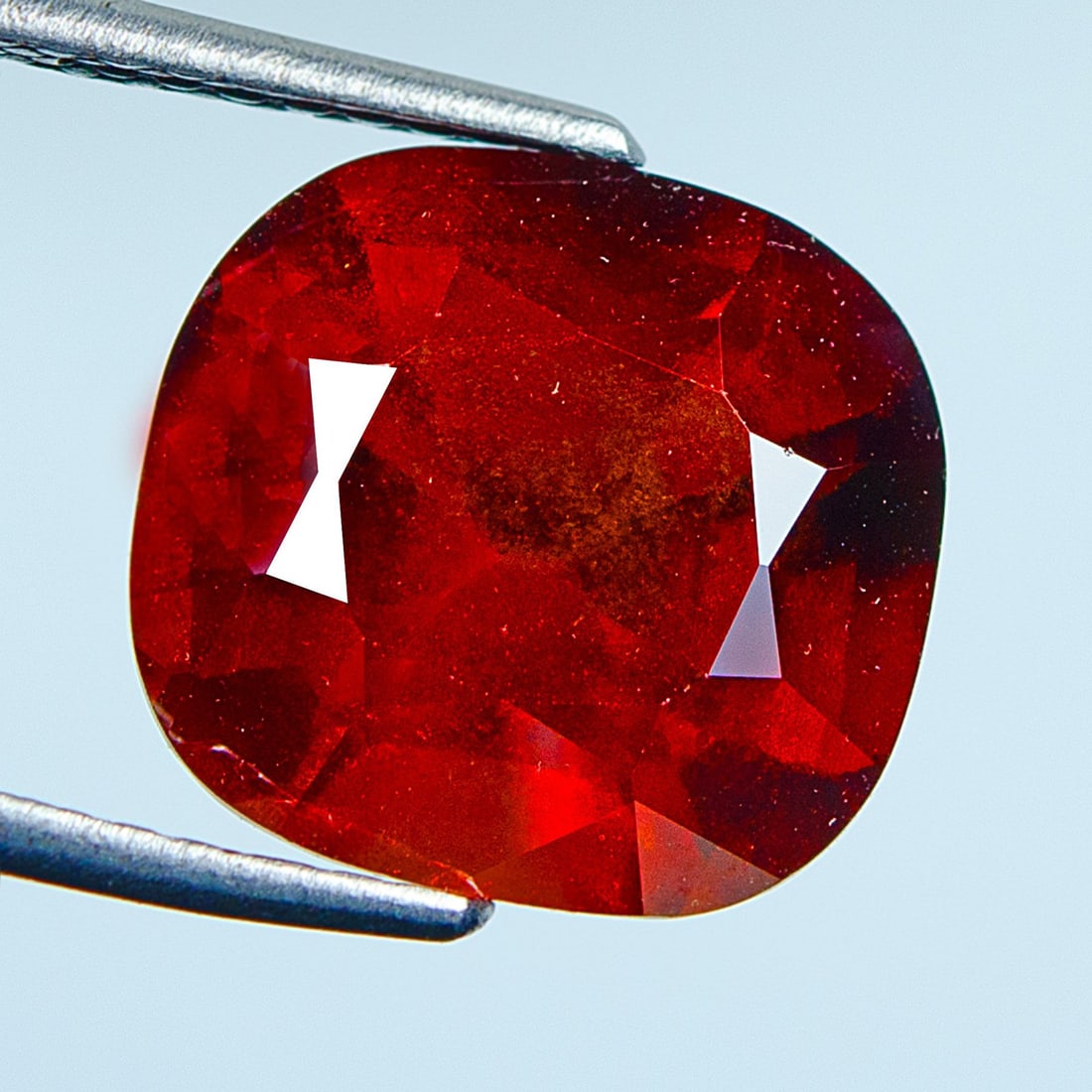 Orange, Red Hessonite, Garnet - 11.03 ct - International Gemological Institute (IGI): Orange, Red Hessonite, Garnet - 11.03 ct - International Gemological Institute (IGI). Natural 11.03 ct Hessonite Garnet loose gemstone, IGI-certified. Warm orange-red Hessonite with rich saturation an