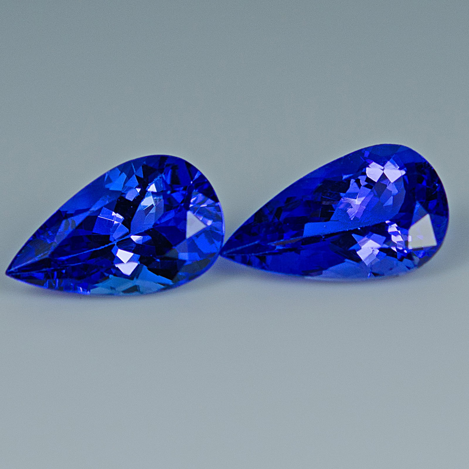 2 pcs Blue Tanzanite - 5.07 ct - International Gemological Institute (IGI) (1 of 6)