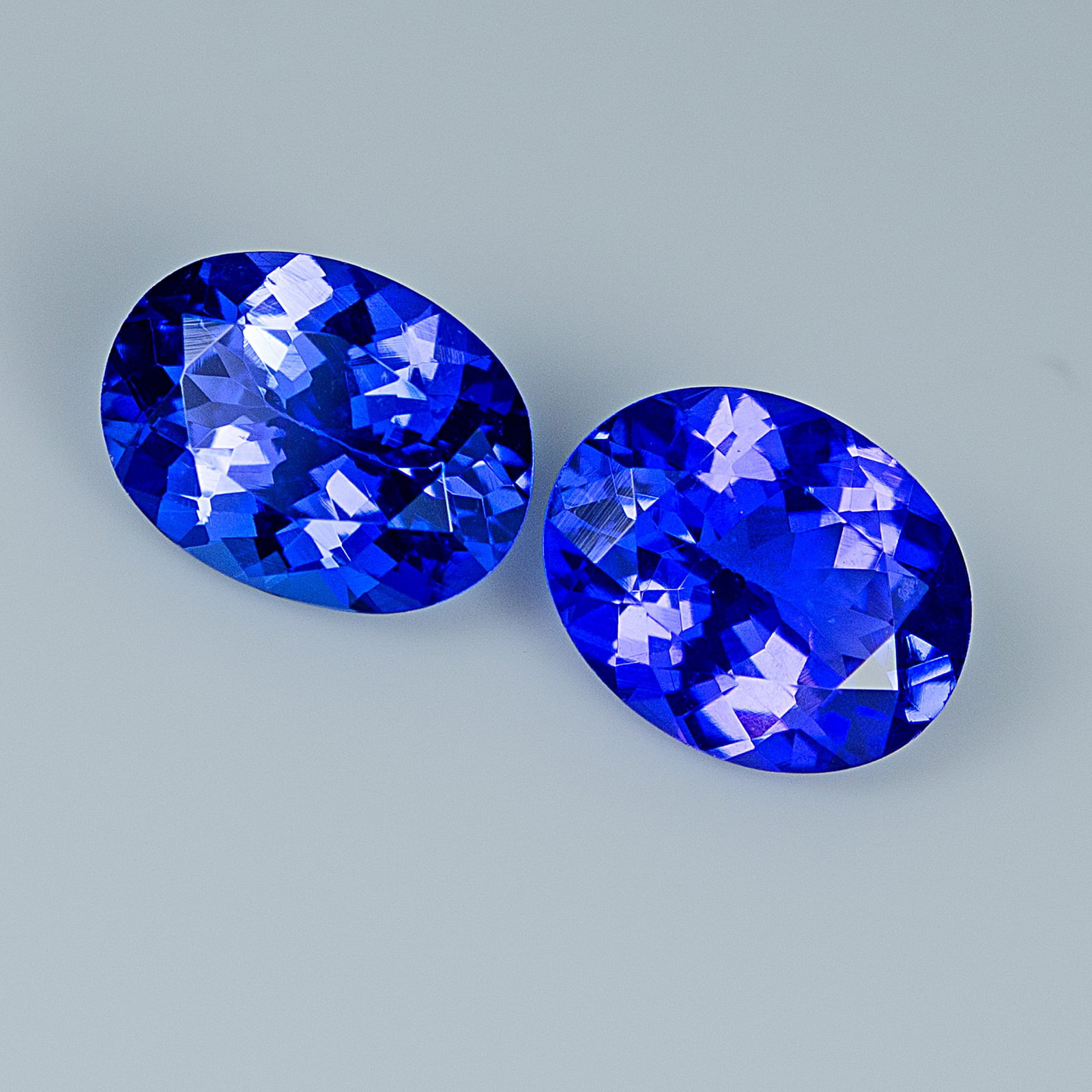 2 pcs Blue Tanzanite - 4.42 ct - International Gemological Institute (IGI) (1 of 8)