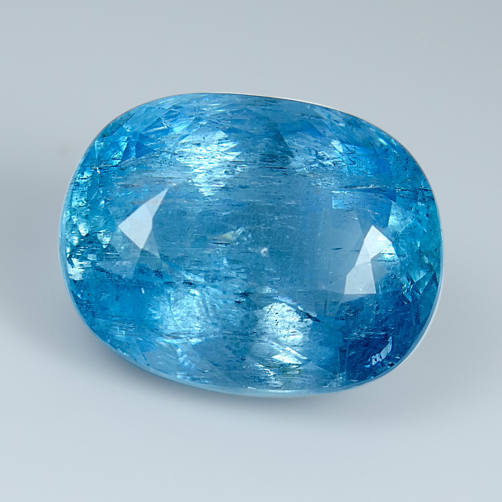 Blue Aquamarine - 11.664 ct - Bellerophon Gemlab: Natural 11.664 ct Aquamarine loose gemstone, Bellerophon-certified. Serene sea-blue Aquamarine with excellent transparency and sparkling clarity. Ideal for elegant rings, pendants, earrings, and luxur