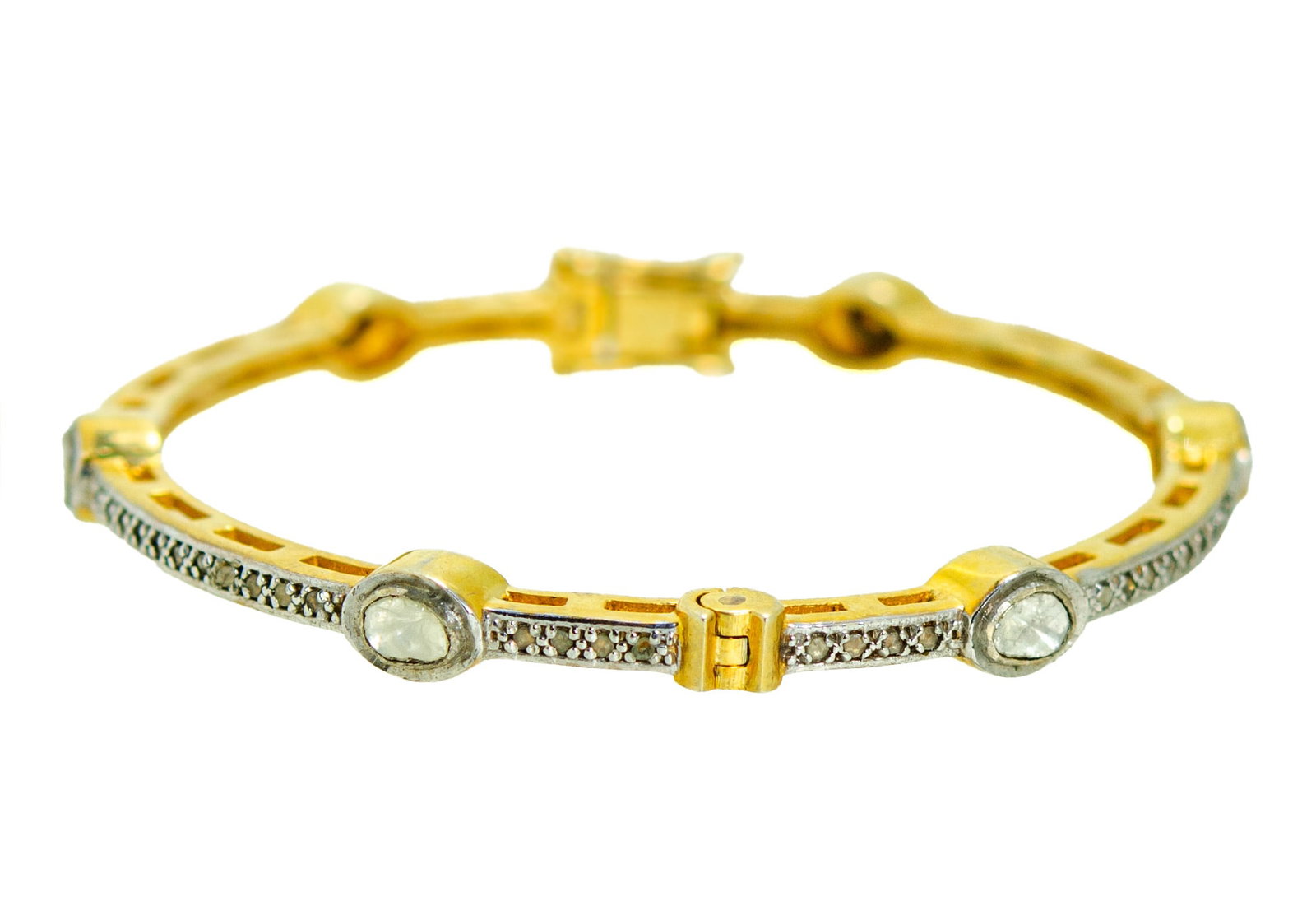 18K Gold-Plated 925 Silver Bracelet with Sapphire: Classic 18K gold-plated 925 silver bracelet featuring a line of sparkling diamonds, perfect for special occasions or elegant stacking