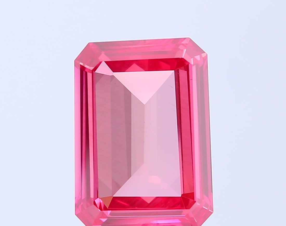 Fancy Lab Grown Diamond EMERALD Shape 4.42 cts VS2 Grade FANCY VIVID RED Color: Fancy Lab Grown Diamond EMERALD Shape 4.42 cts VS2 Grade FANCY VIVID RED Color. Natural fancy colour lab-grown diamond, certified. Ideal for bespoke fine jewelry, engagement rings, and collectors of r