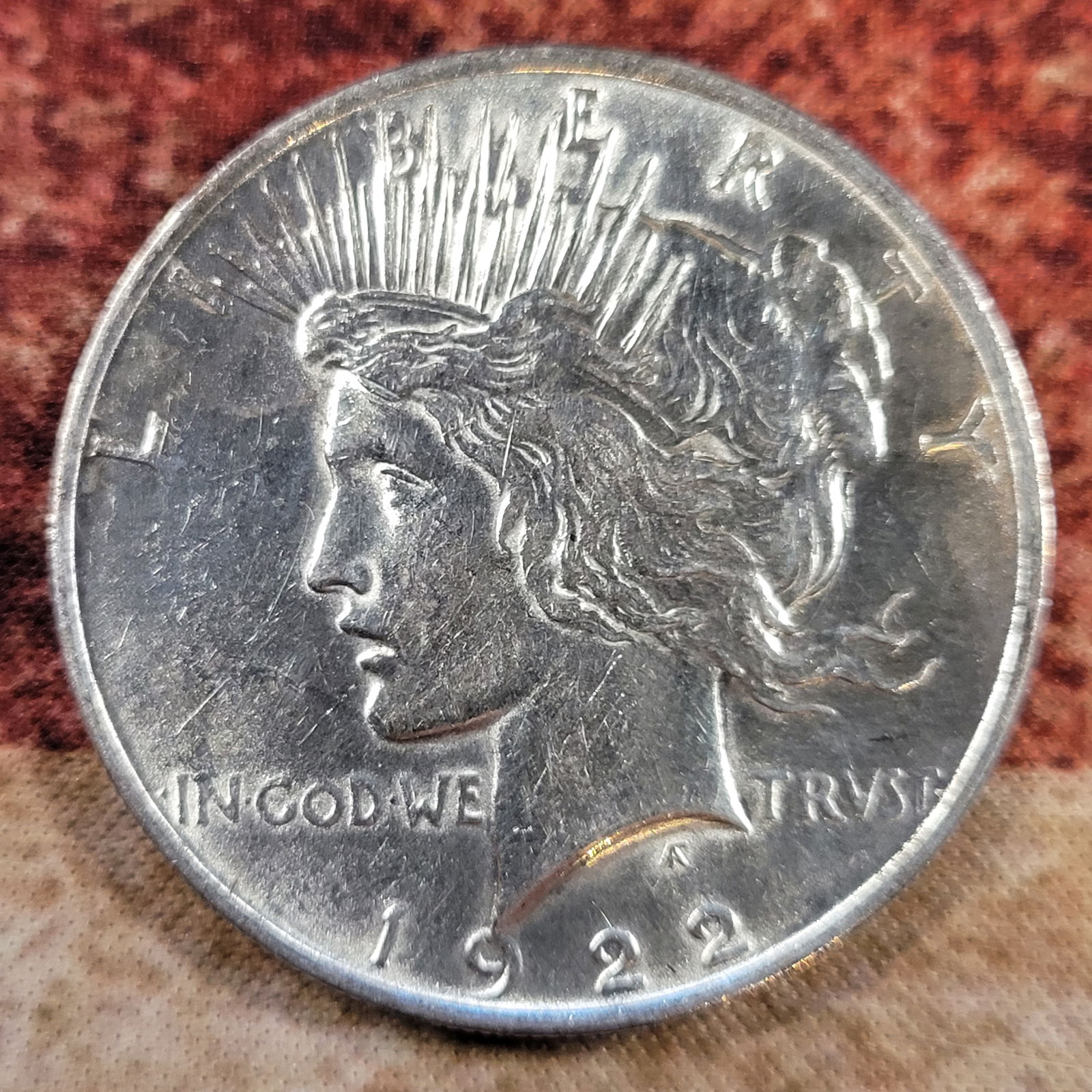 Nice Old Silver Peace Dollar 1922 (1 of 2)