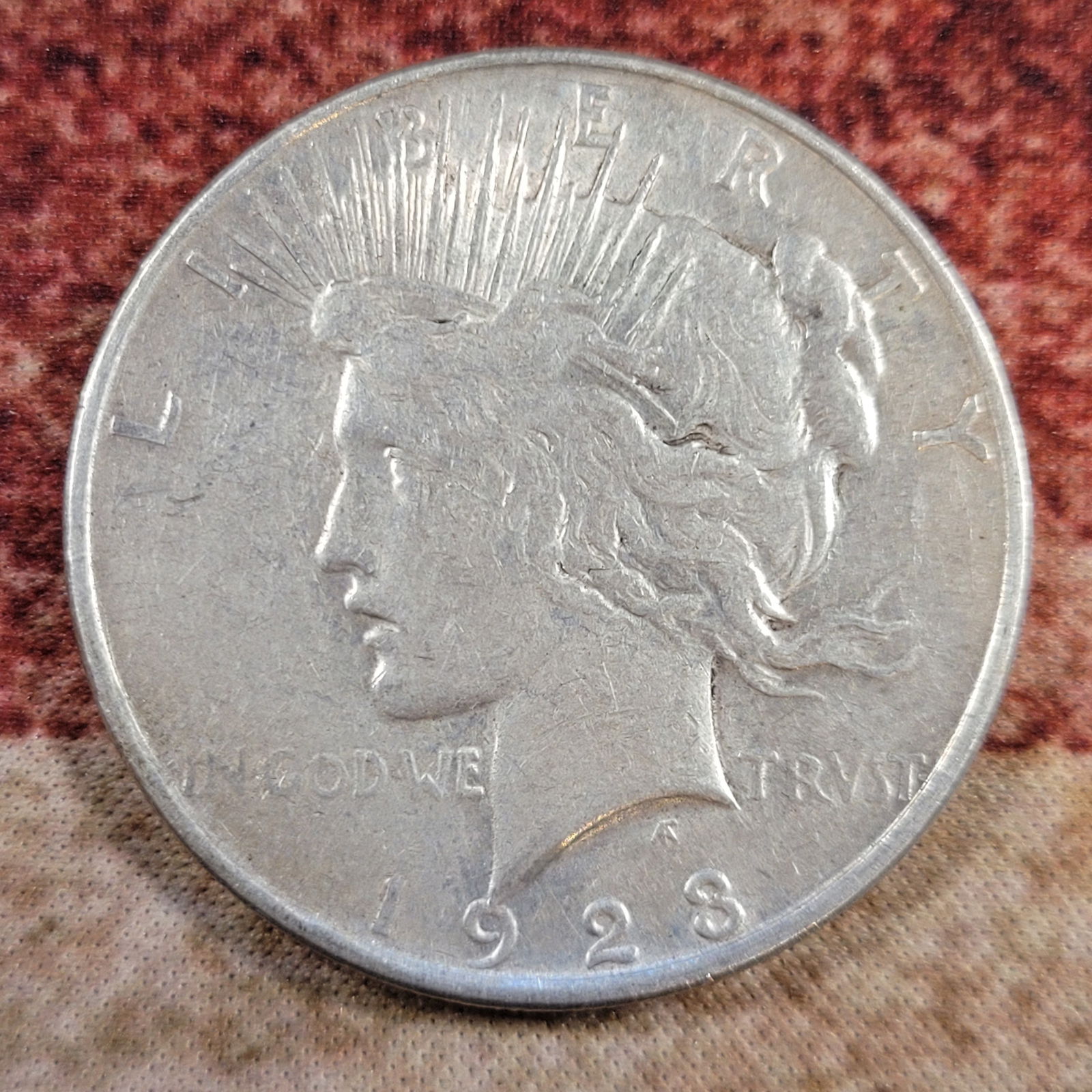 Nice Old Silver Peace Dollar 1923 (1 of 2)