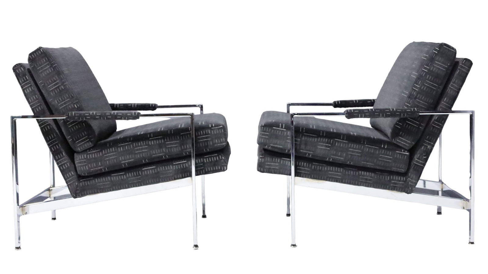 Pair of Milo Baughman Lounge Chairs in Velvet: Great looking pair of Milo baughman classic lounge chairs in a deep charcoal cut velvet.