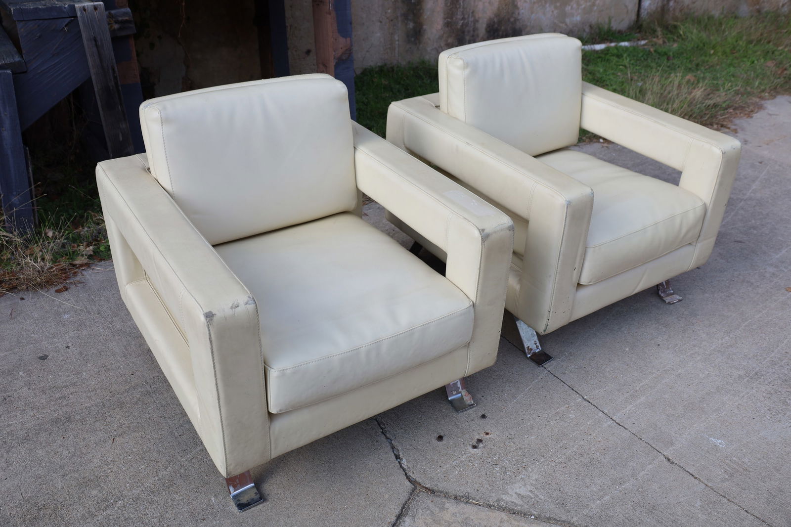 Italian Lounge Chairs: Pair of sculptural Italian lounge chairs