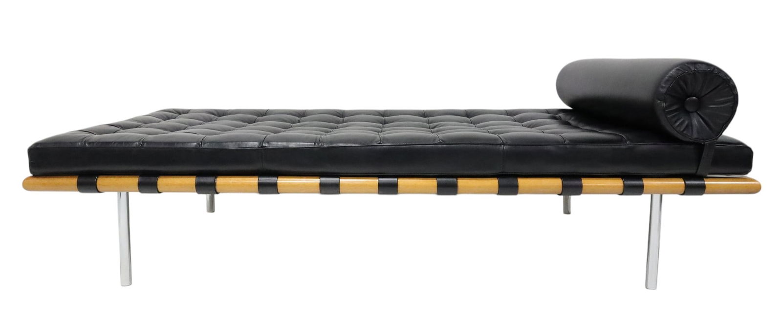 Mies van der Rohe Barcelona Daybed Couch in Black Leather: Designed and attributed to Mies van der Rohe for Knoll a Barcelona couch or daybed, in classic black leather.
