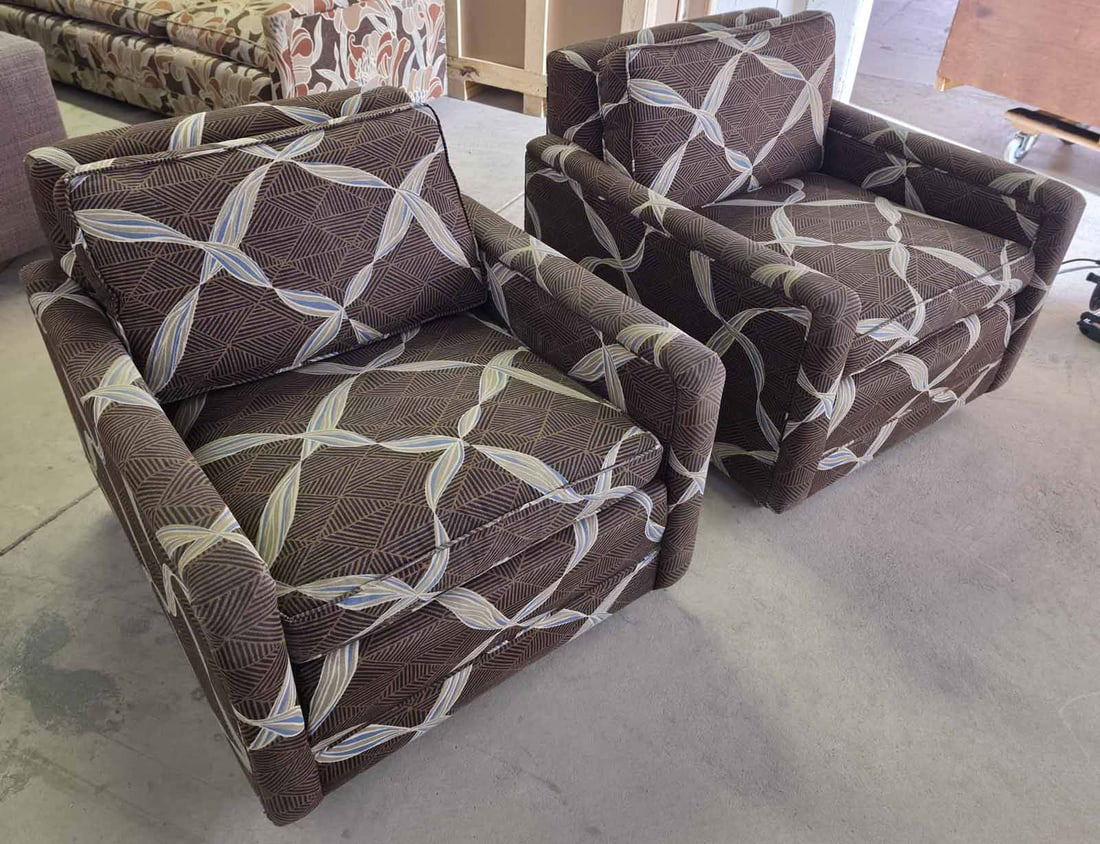 1970s Vintage Lounge Chairs in the Style of Dunbar Furniture: Stylish pair of 1970s vintage lounge chairs in the style of Dunbar Furniture, featuring clean modern lines and a comfortable lounge profile. The chairs sit on casters, allowing for easy movement and f