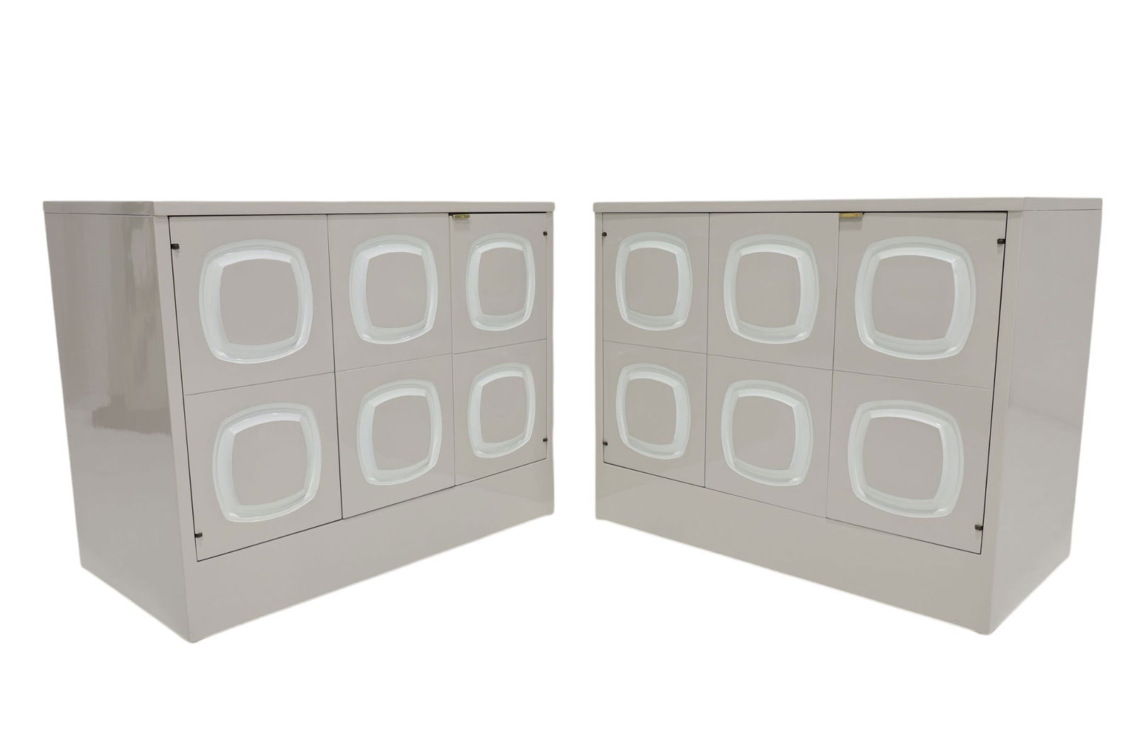 Pair of Lacquered Broyhill Sculptra Nightstands: Updated classic Broyhill nightstands with fresh light gray lacquer. Brass hardware and chests raised on platform base.