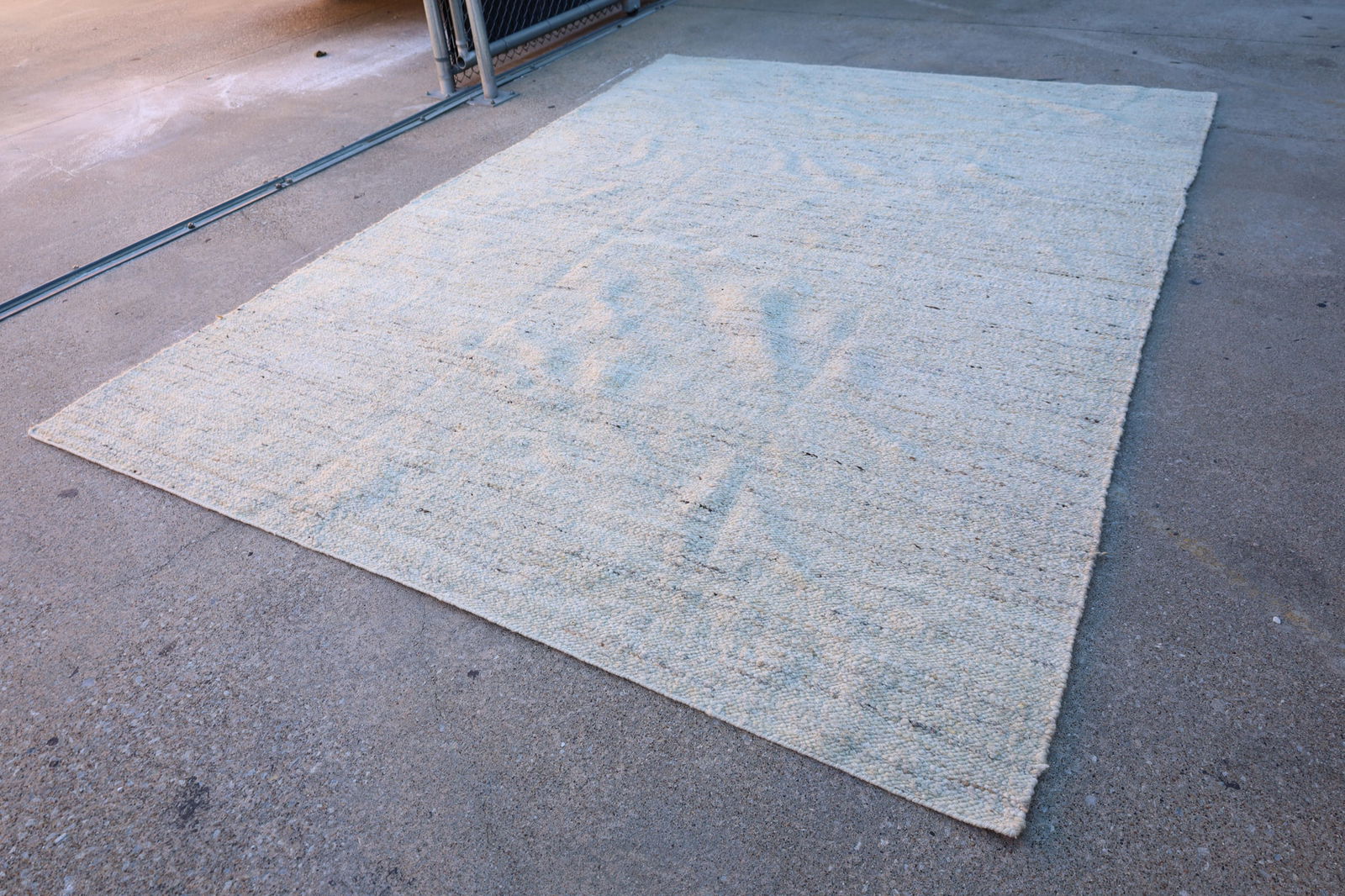 Textured Flatweave Rug in Off-White: Beautiful flatweave in off-white
