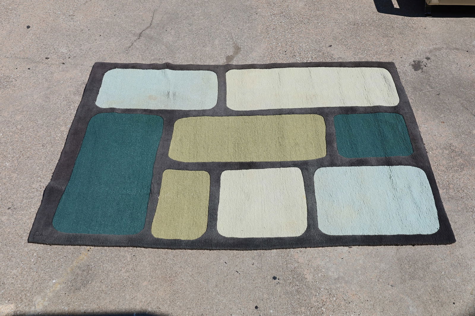 Color Block Rug: Great looking rug with gray border and blocks of color