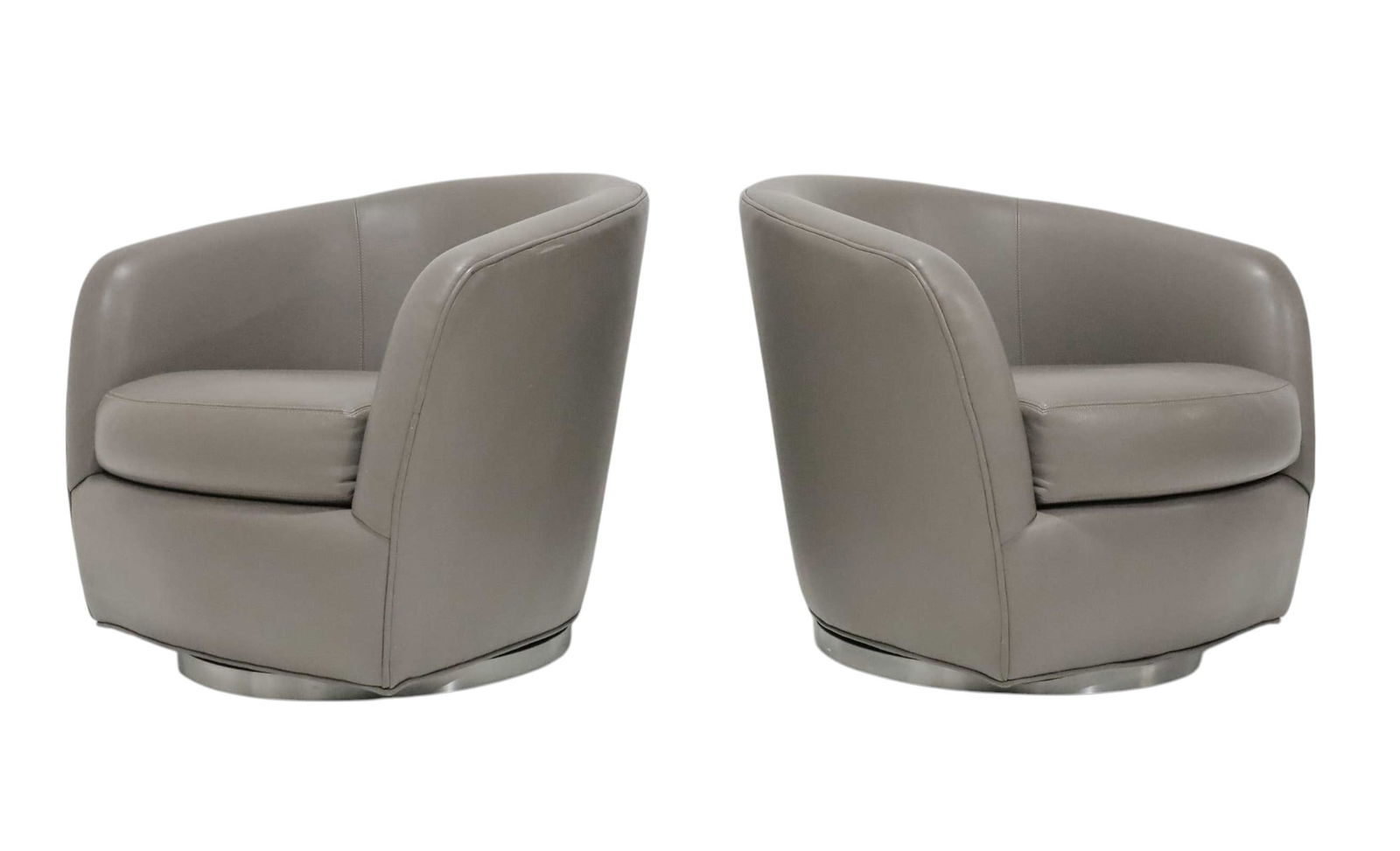 Pair of Ransom Culler Leather Swivel Chairs by Thayer Coggin: A great looking pair of leather swivel chairs by Thayer Coggin. These are a generous size proving ample comfort and great lines. Chrome base, quality leather french seams. The leather has some wear an