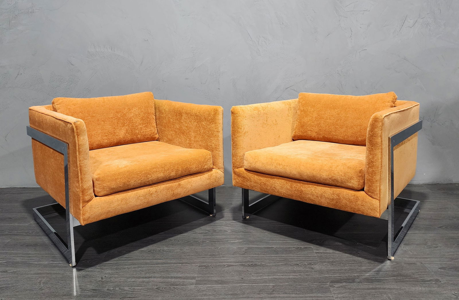 Milo Baughman Large T-Back Lounge Chairs in Orange Microfiber: Milo Baughman Large T-Back Lounge Chairs in Orange Microfiber, by Thayer Coggin.