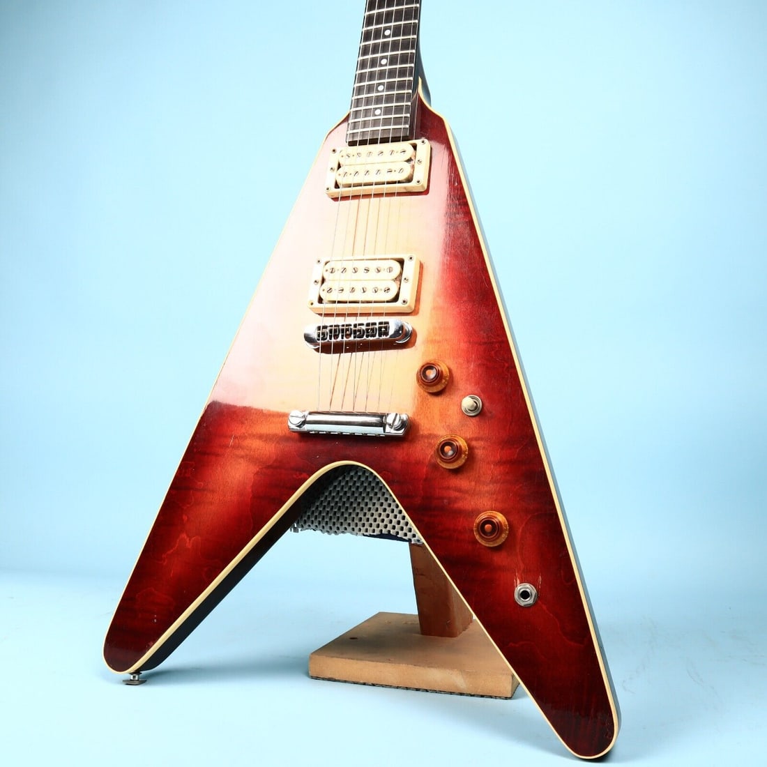 1981 Gibson The V Flying Vee CMT Bound Flametop Cherry Sunburst (1 of 20)