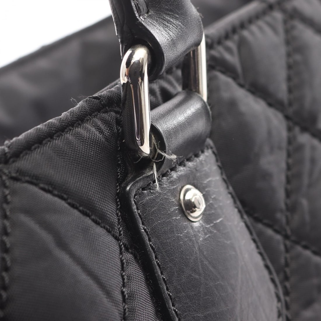 Chanel Unknown Handbag - 4