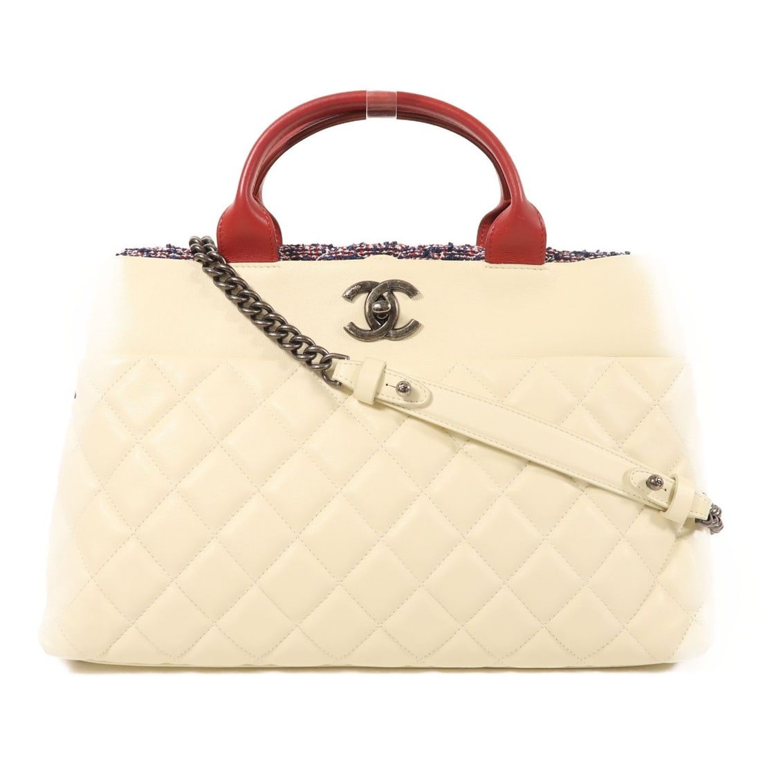 Chanel White Ginko Medium Handbag: Item Name: CHANEL White White Sheepskin Leather 2 Way Shoulder Ginko Hand-Turned Shoulder and Back Bag 2wayShoulder Bag Lambskin (Brand: CHANELModel No.:Size: x W:33cmH:22cm x D:12.5cm(W:13.0 inch x