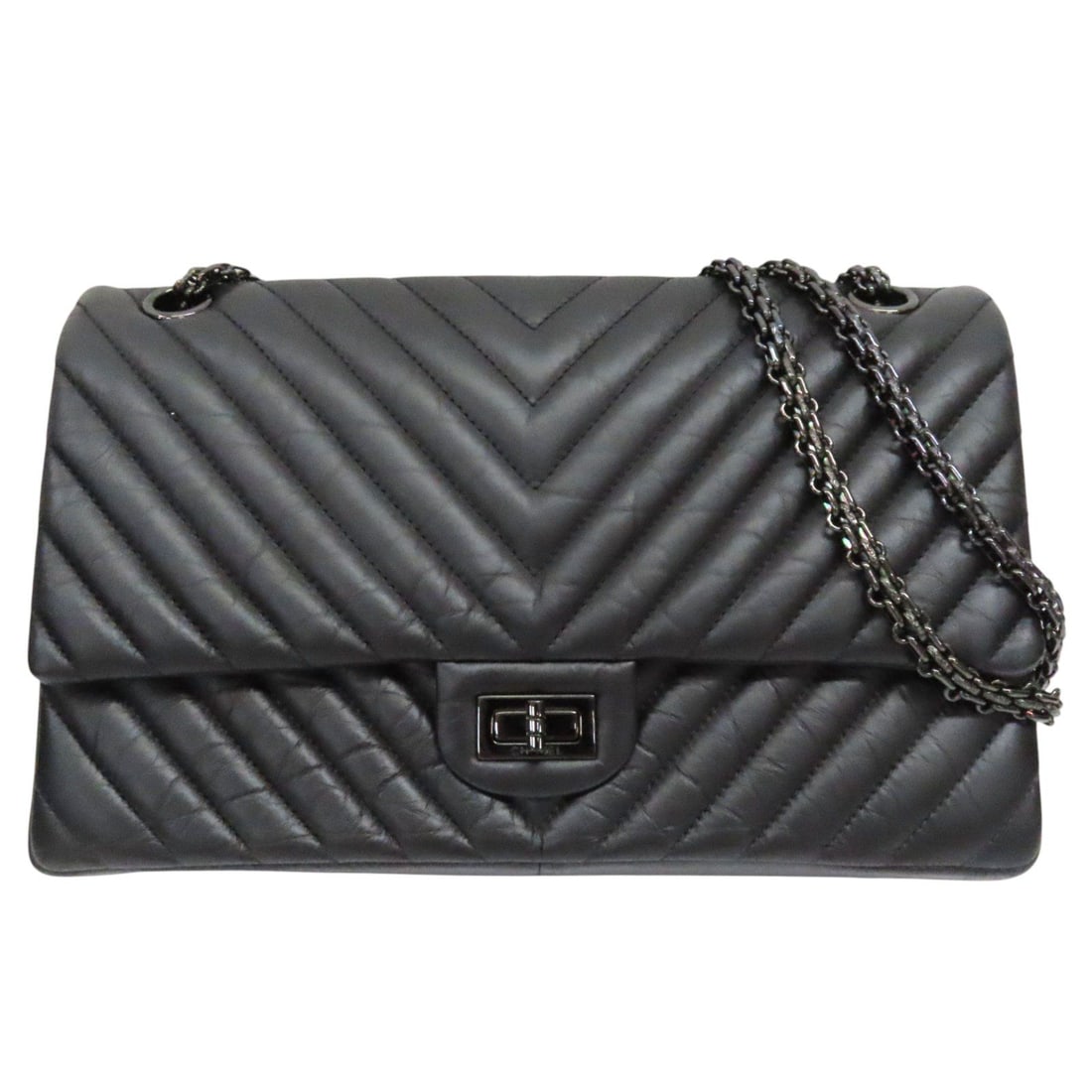Chanel Black 2.55 Reissue Medium Handbag: Item Name: CHANEL 2.55 Reissue Flap Shoulder Handbag So Black Chevron Aged Calfskin LeatherBrand: CHANELModel No.: A37587Size: x W:28cmH:17cm x D:8cm(W:11.0 inch x H:6.7 inch x D:3.1 inch ) -